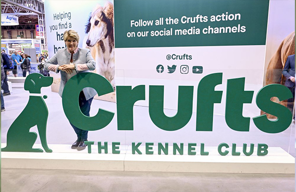 Claire Balding with Crufts sign